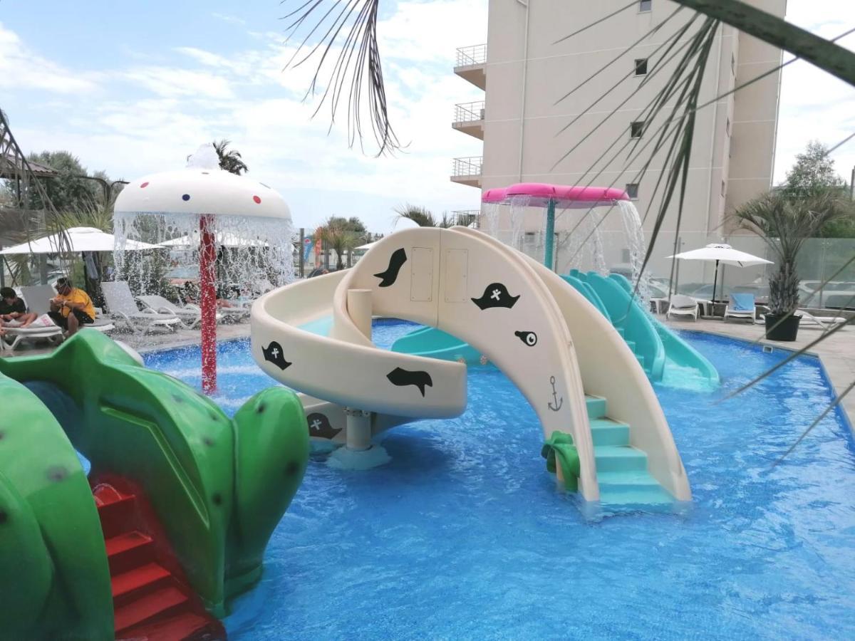 Greenview Alezzi Beach Resort Năvodari Exteriör bild