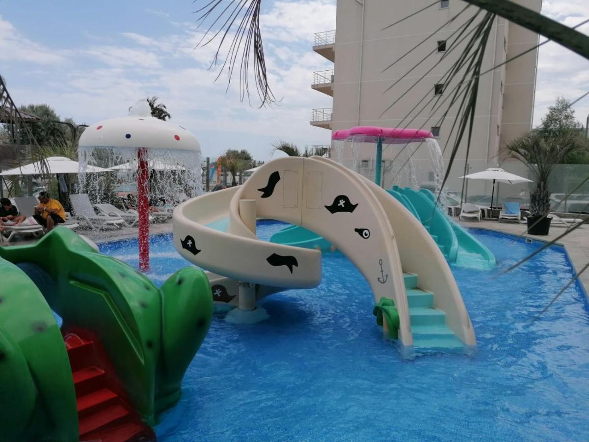 Greenview Alezzi Beach Resort Năvodari Exteriör bild